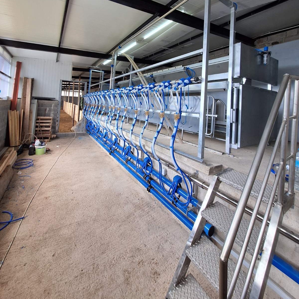 V-7670 Milking System image 2
